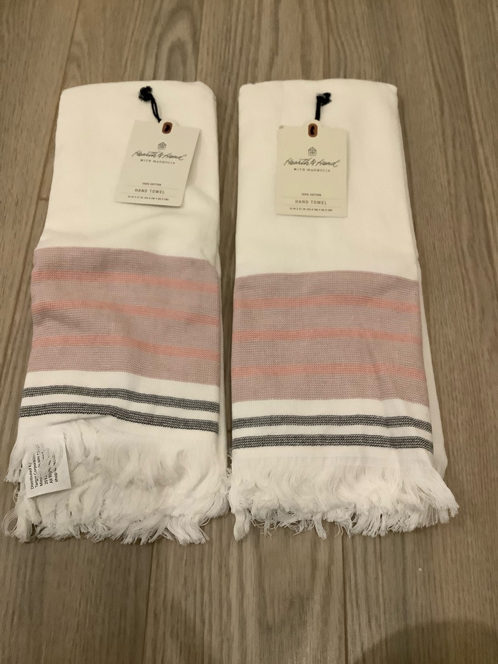 Bundle of 2 Hearth and hand hand towels❤️❤️❤️❤️